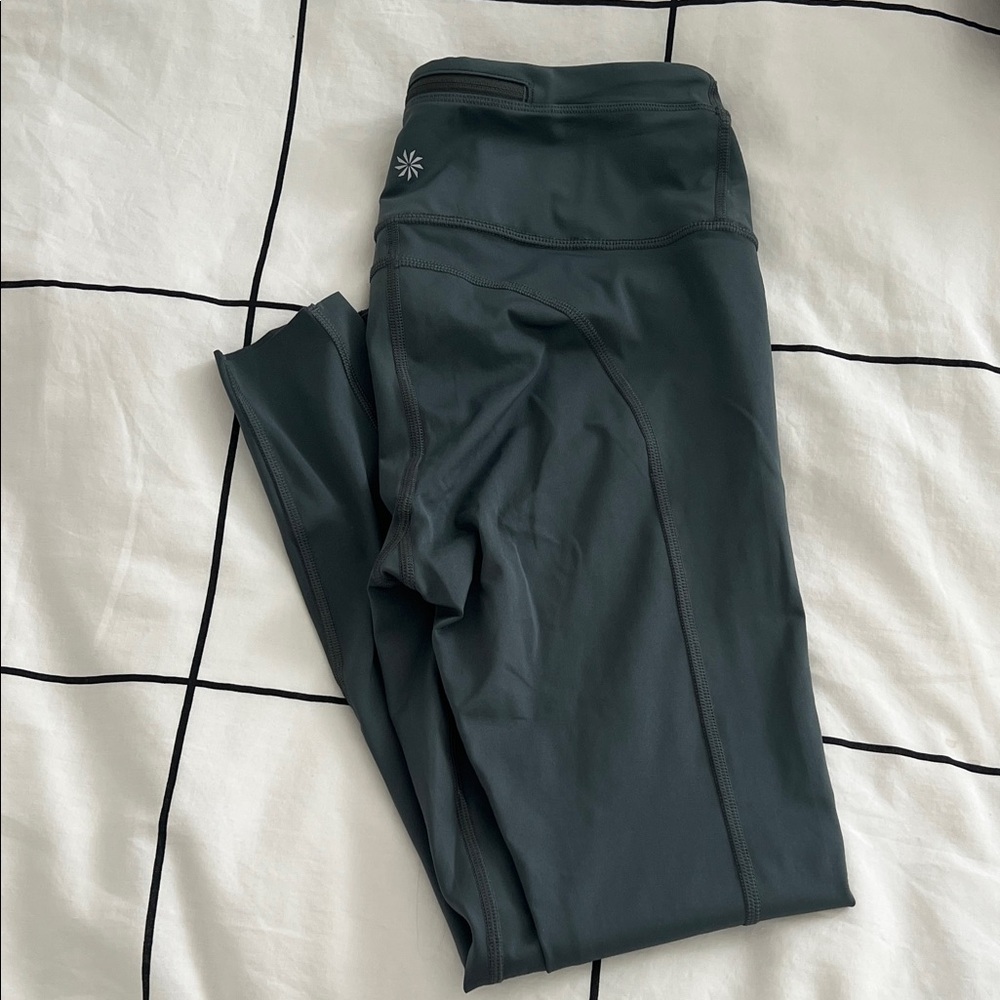 Athleta dark sage Accelerate Leggings 7/8 size small